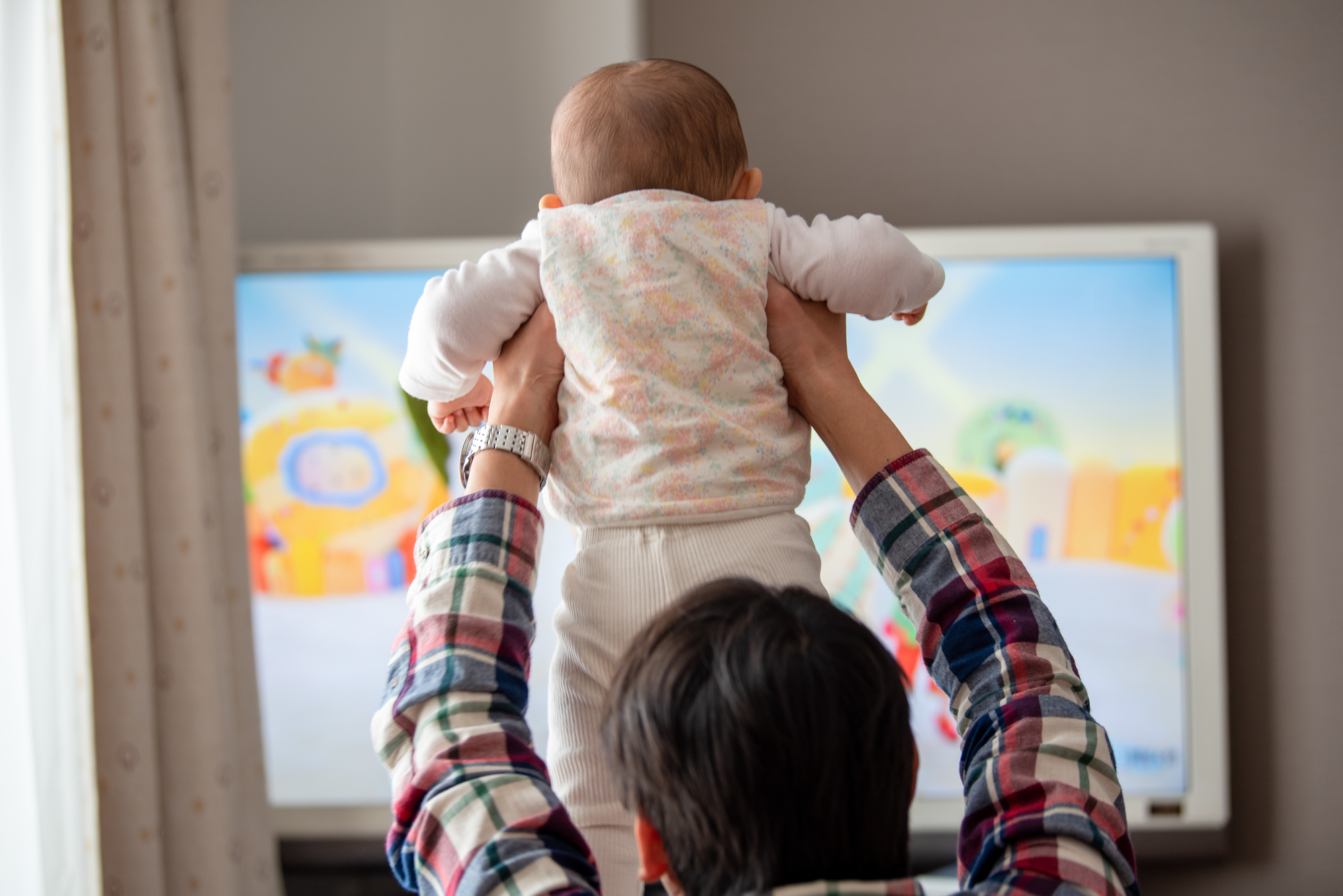 子どもは慣れ親しんだキャラクターの映像から学びやすい バイリンガル教育の研究機関 バイリンガルサイエンス研究所