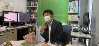 東京大学池谷教授のお写真。研究室にて。