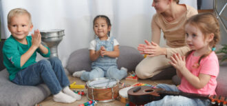 英語の手遊び歌は、子どもの英語学習に役立つ？ 〜「身体化された認知」の研究からわかること〜